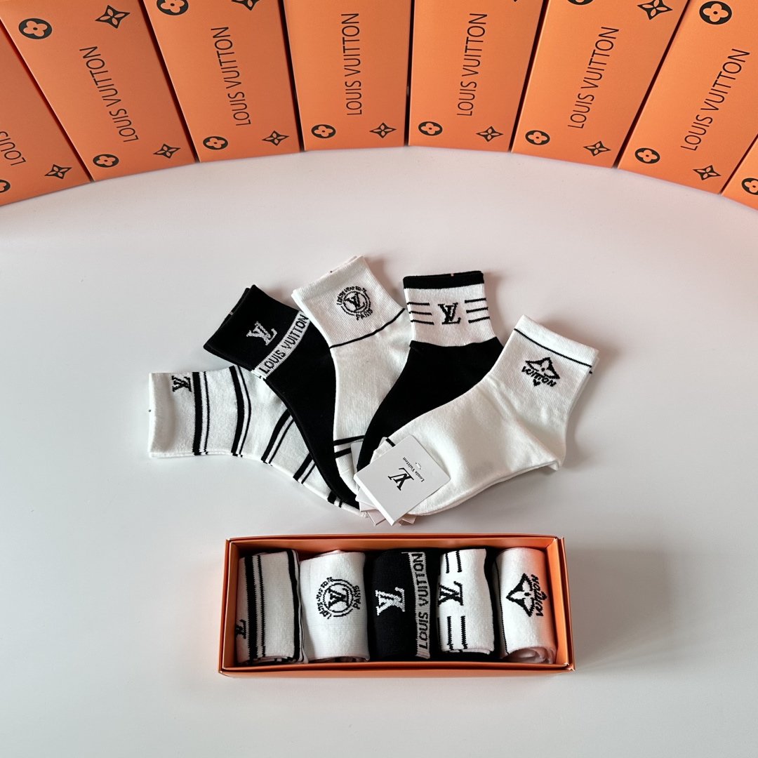 💛配专柜包装Lv（路易威登）新款中长款堆堆袜袜子！一盒五双，专柜同步筒袜袜子，💛大牌出街，潮人必备🔥超好