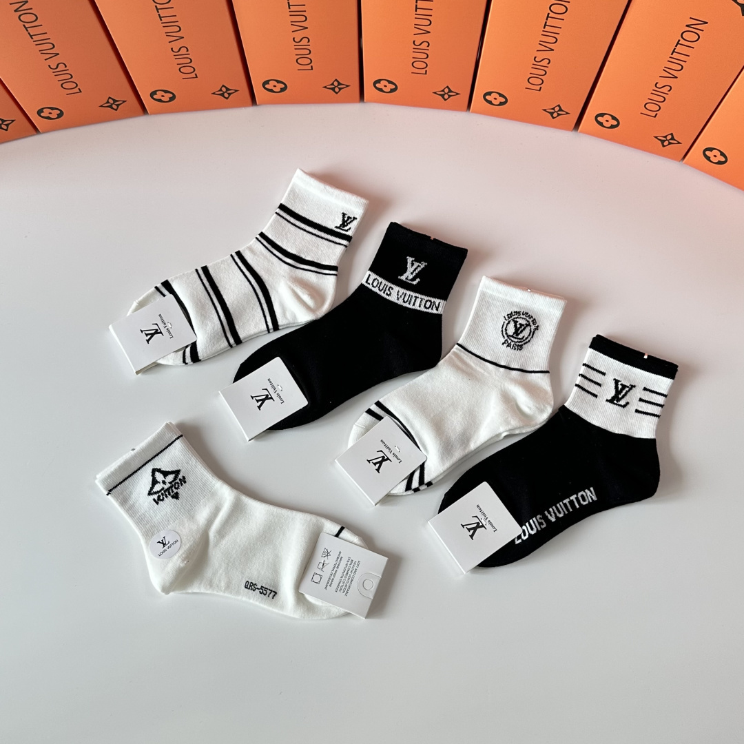 💛配专柜包装Lv（路易威登）新款中长款堆堆袜袜子！一盒五双，专柜同步筒袜袜子，💛大牌出街，潮人必备🔥超好