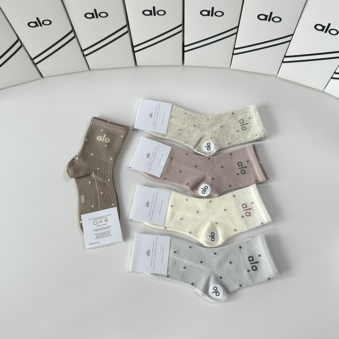 💛配专柜包装ALO 新款中长款堆堆袜袜子！一盒五双，专柜同步筒袜袜子，💛大牌出街，潮人必备🔥超好搭。