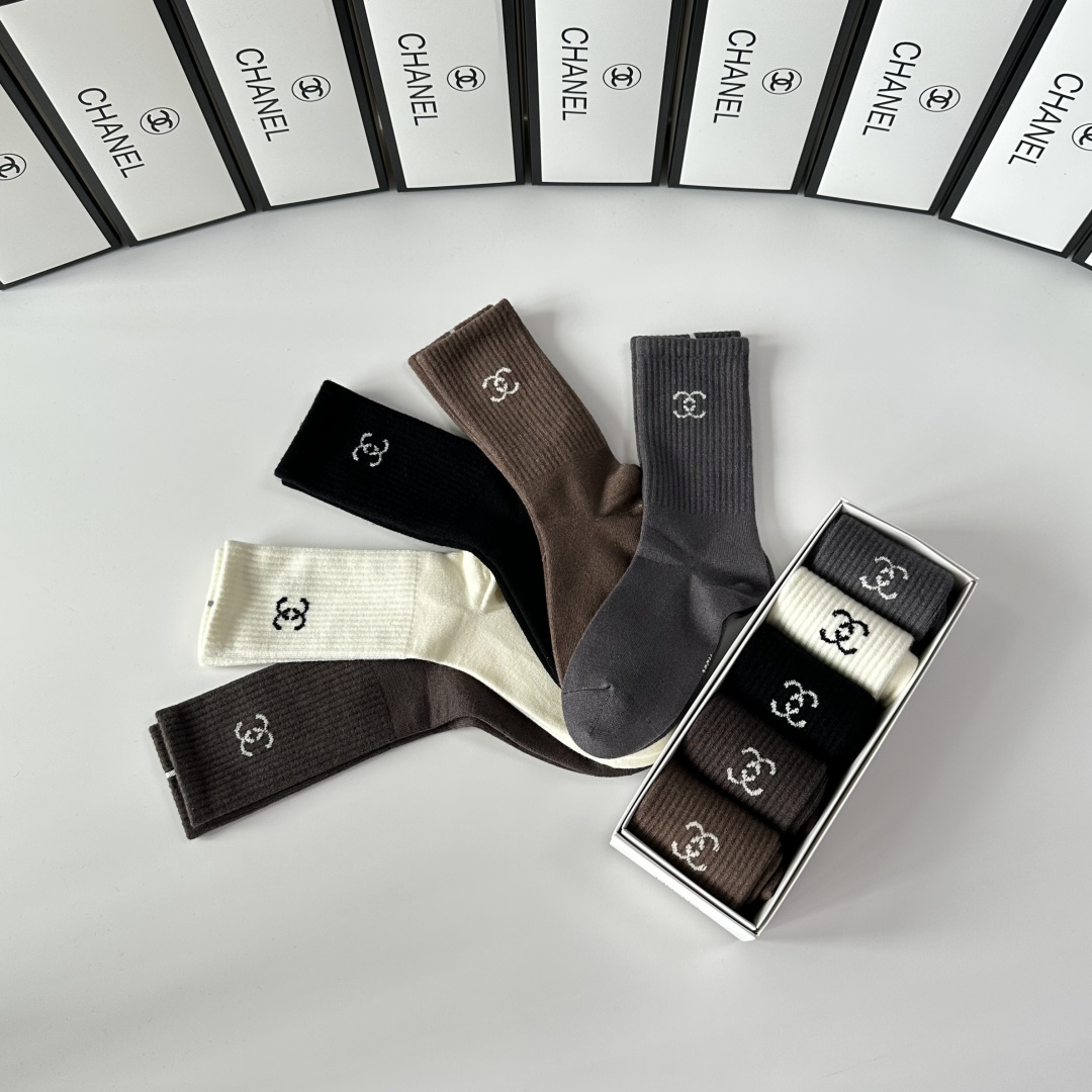 💛配专柜包装Chanel（香奈儿）新款羊毛中长款堆堆袜袜子！一盒五双，专柜同步筒袜袜子，💛大牌出街，潮人