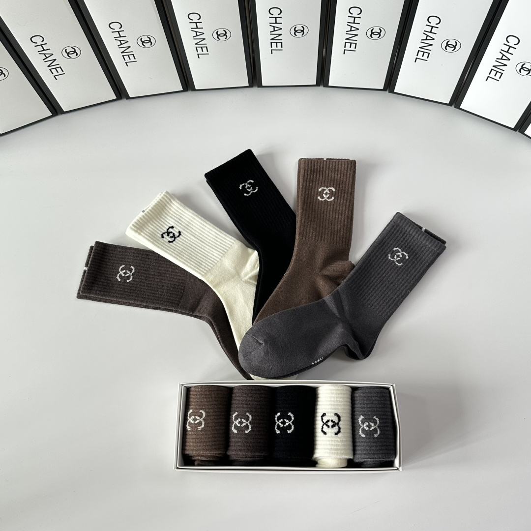 💛配专柜包装Chanel（香奈儿）新款羊毛中长款堆堆袜袜子！一盒五双，专柜同步筒袜袜子，💛大牌出街，潮人