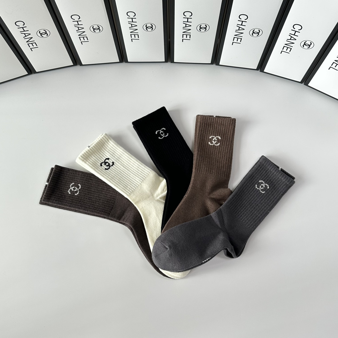 💛配专柜包装Chanel（香奈儿）新款羊毛中长款堆堆袜袜子！一盒五双，专柜同步筒袜袜子，💛大牌出街，潮人