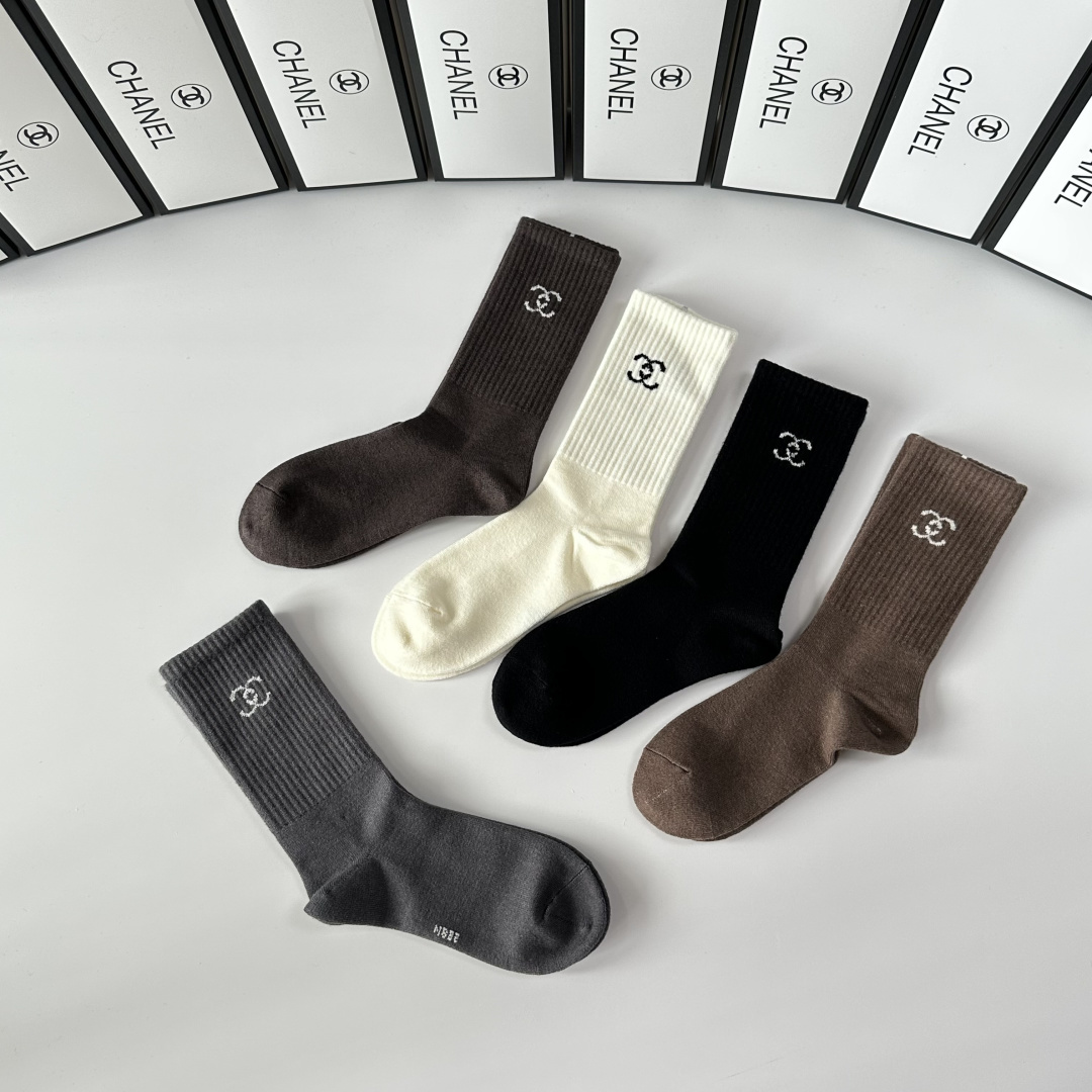 💛配专柜包装Chanel（香奈儿）新款羊毛中长款堆堆袜袜子！一盒五双，专柜同步筒袜袜子，💛大牌出街，潮人