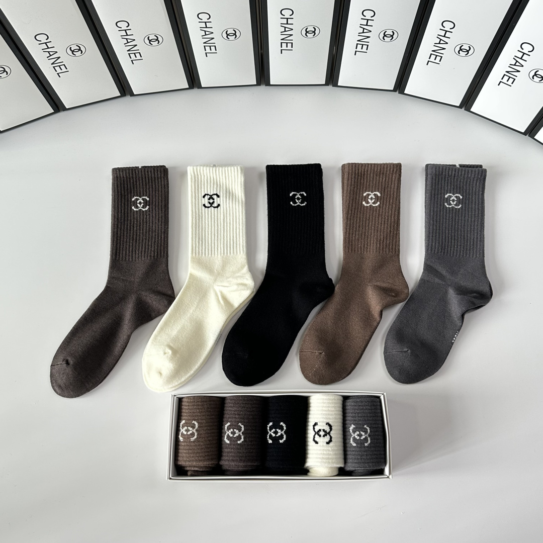 💛配专柜包装Chanel（香奈儿）新款羊毛中长款堆堆袜袜子！一盒五双，专柜同步筒袜袜子，💛大牌出街，潮人