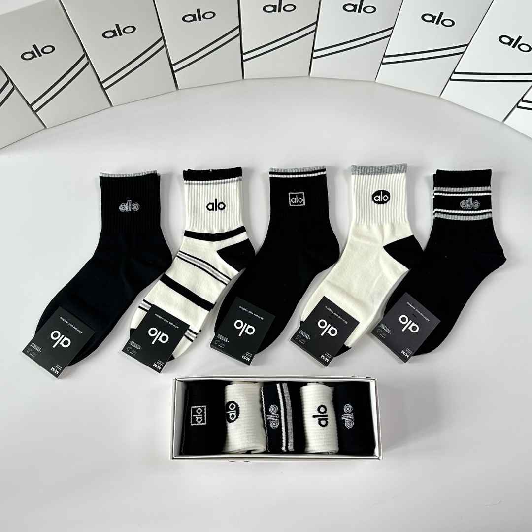 💛配专柜包装ALO 新款中长款堆堆袜袜子！一盒五双，专柜同步筒袜袜子，💛大牌出街，潮人必备🔥超好搭。