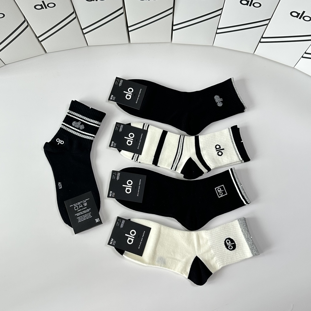 💛配专柜包装ALO 新款中长款堆堆袜袜子！一盒五双，专柜同步筒袜袜子，💛大牌出街，潮人必备🔥超好搭。