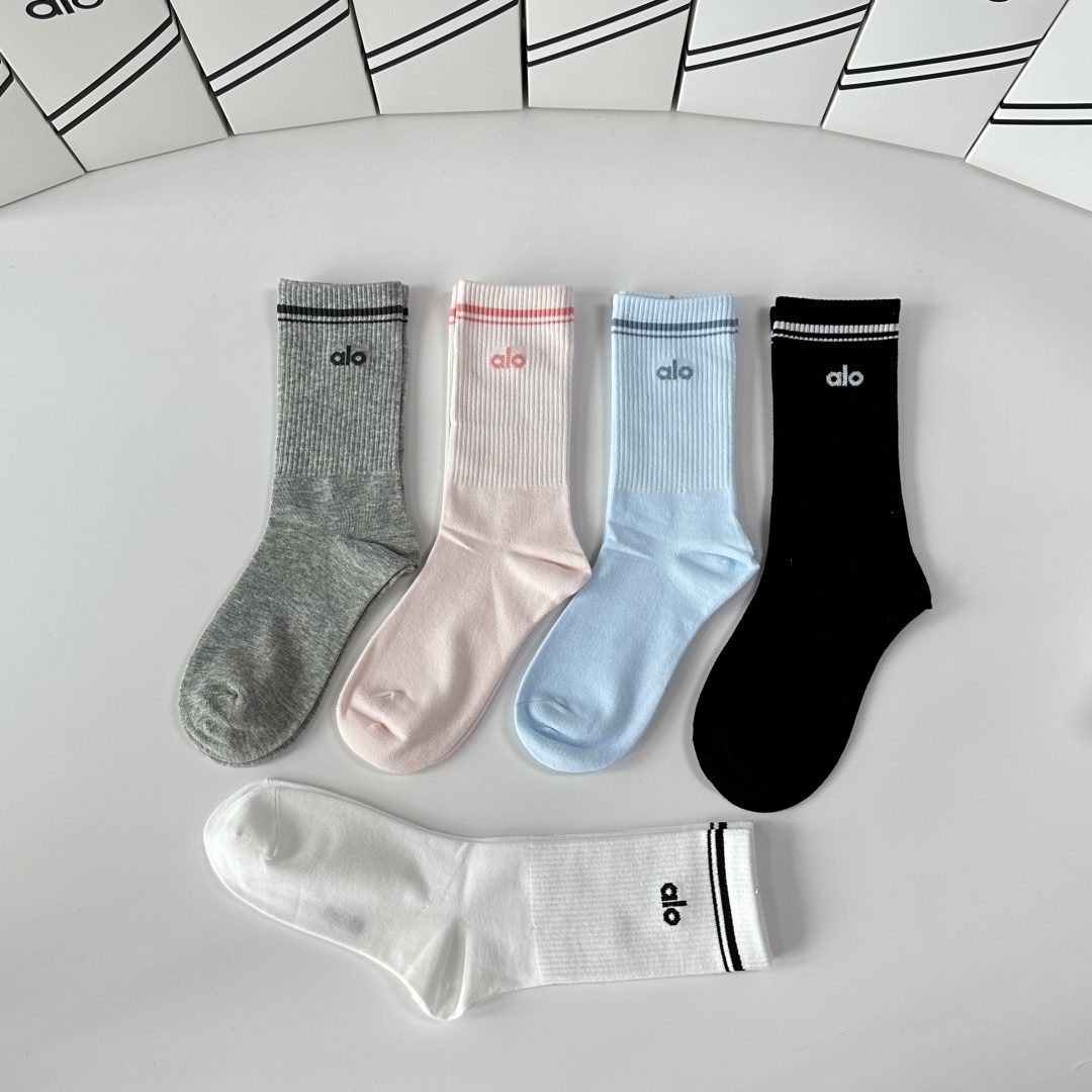 💛配专柜包装ALO 新款中长款堆堆袜袜子！一盒五双，专柜同步筒袜袜子，💛大牌出街，潮人必备🔥超好搭。