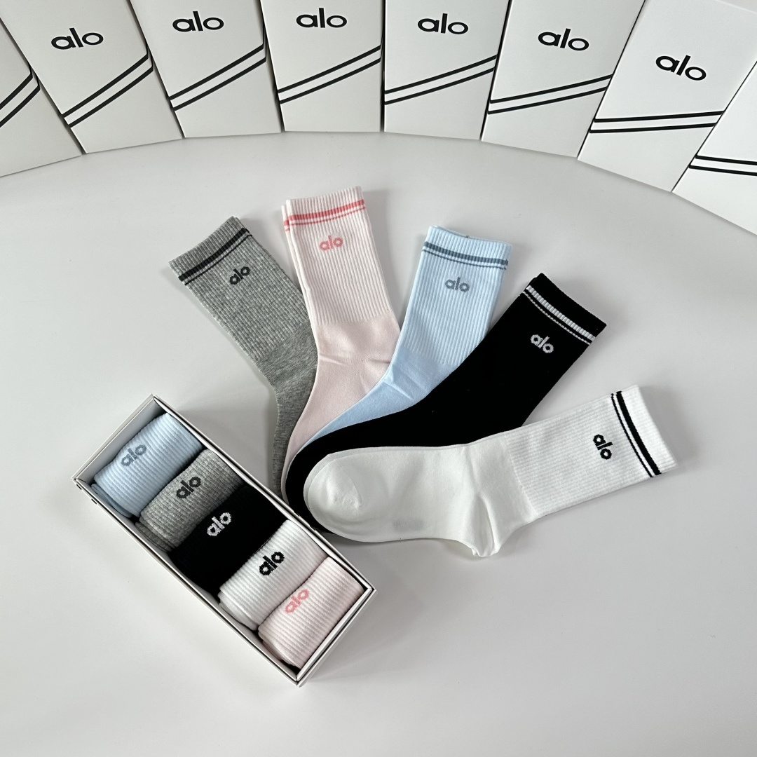💛配专柜包装ALO 新款中长款堆堆袜袜子！一盒五双，专柜同步筒袜袜子，💛大牌出街，潮人必备🔥超好搭。