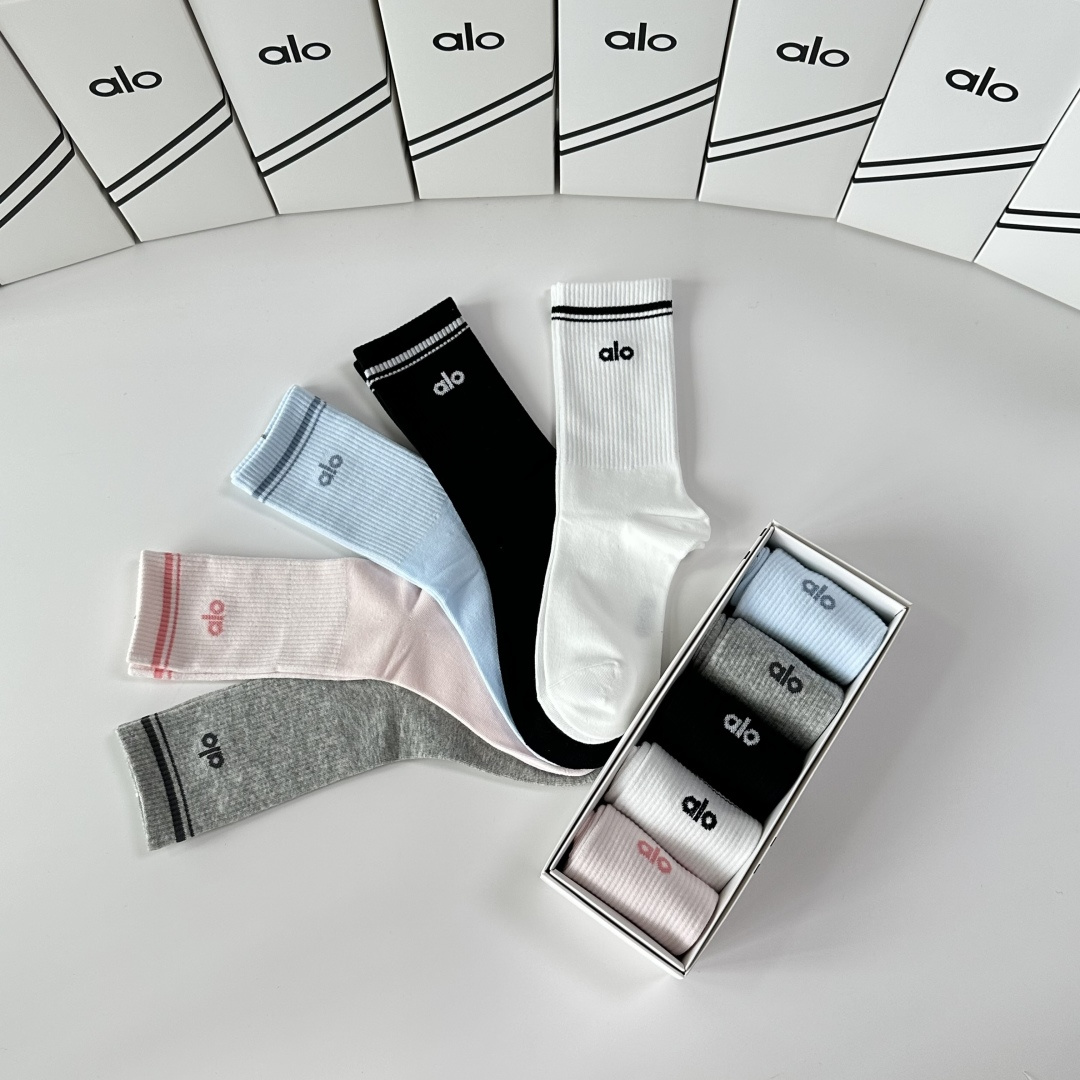 💛配专柜包装ALO 新款中长款堆堆袜袜子！一盒五双，专柜同步筒袜袜子，💛大牌出街，潮人必备🔥超好搭。