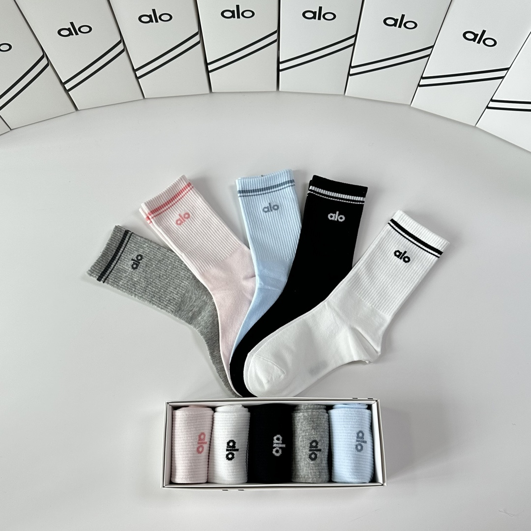💛配专柜包装ALO 新款中长款堆堆袜袜子！一盒五双，专柜同步筒袜袜子，💛大牌出街，潮人必备🔥超好搭。