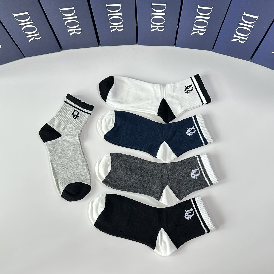 💛配包装DIOR（迪奥）新款经典中长款堆堆袜袜子！一盒五双， 专柜同步筒款袜子，💛大牌出街，潮人必备🔥超