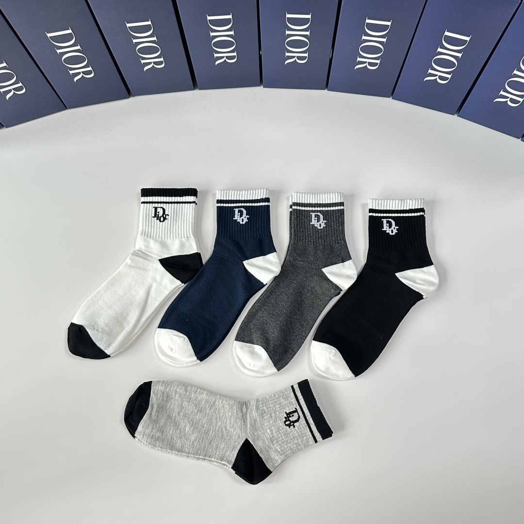 💛配包装DIOR（迪奥）新款经典中长款堆堆袜袜子！一盒五双， 专柜同步筒款袜子，💛大牌出街，潮人必备🔥超