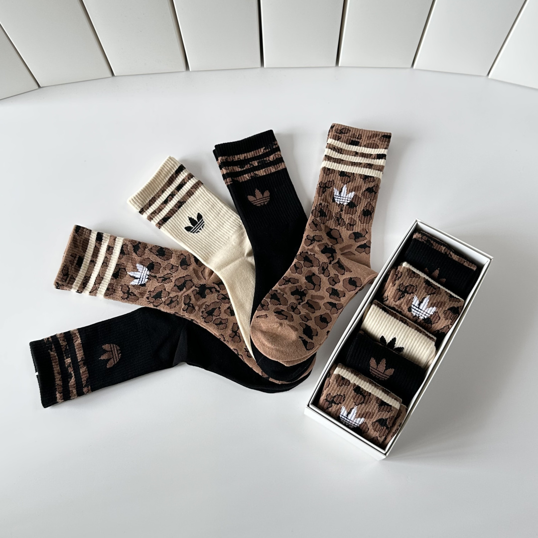 💛配专柜包装adidas（阿迪达斯）新款三叶草中长款堆堆袜袜子！一盒五双，专柜同步筒袜袜子，大牌出街，潮