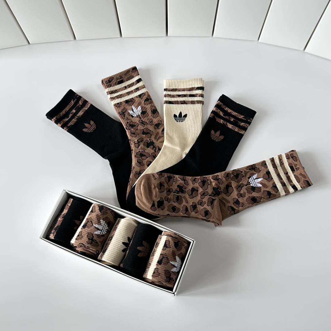 💛配专柜包装adidas（阿迪达斯）新款三叶草中长款堆堆袜袜子！一盒五双，专柜同步筒袜袜子，大牌出街，潮