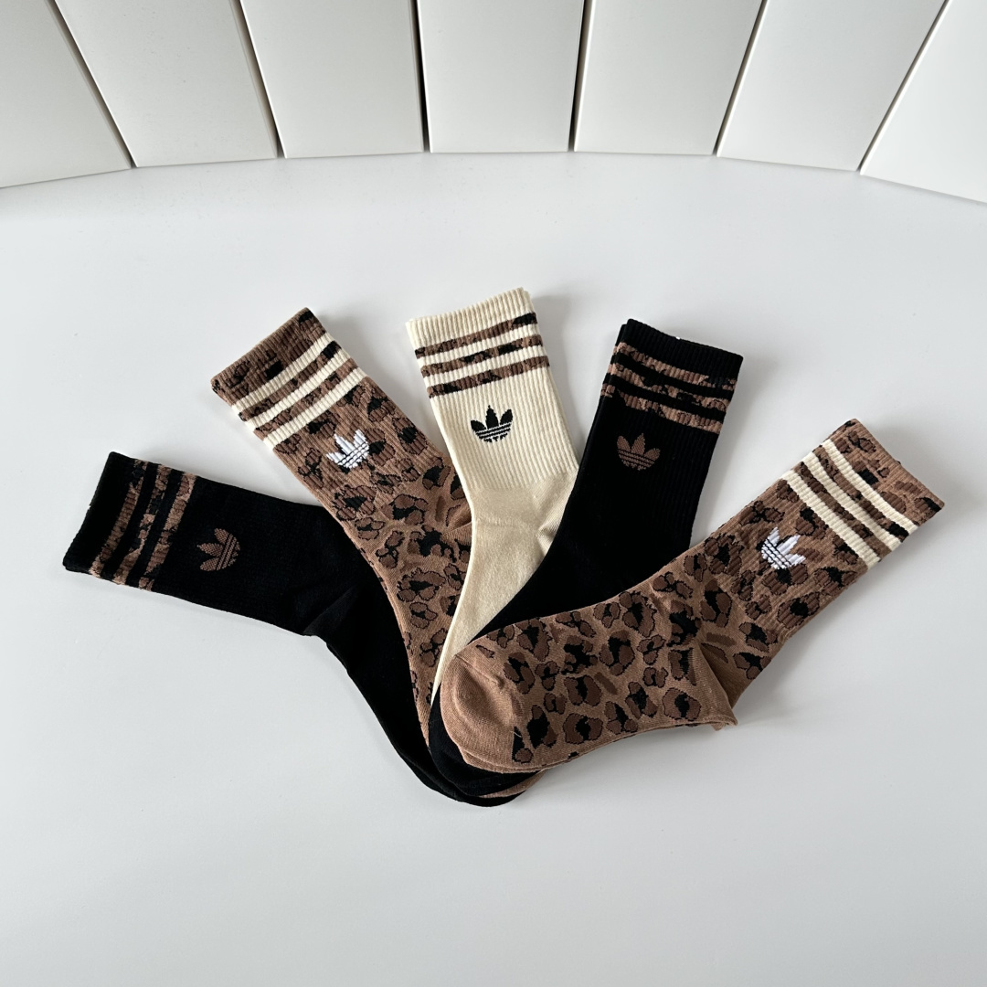 💛配专柜包装adidas（阿迪达斯）新款三叶草中长款堆堆袜袜子！一盒五双，专柜同步筒袜袜子，大牌出街，潮