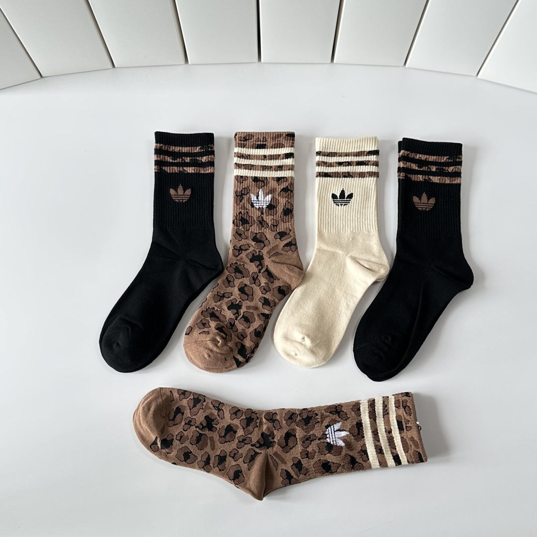 💛配专柜包装adidas（阿迪达斯）新款三叶草中长款堆堆袜袜子！一盒五双，专柜同步筒袜袜子，大牌出街，潮