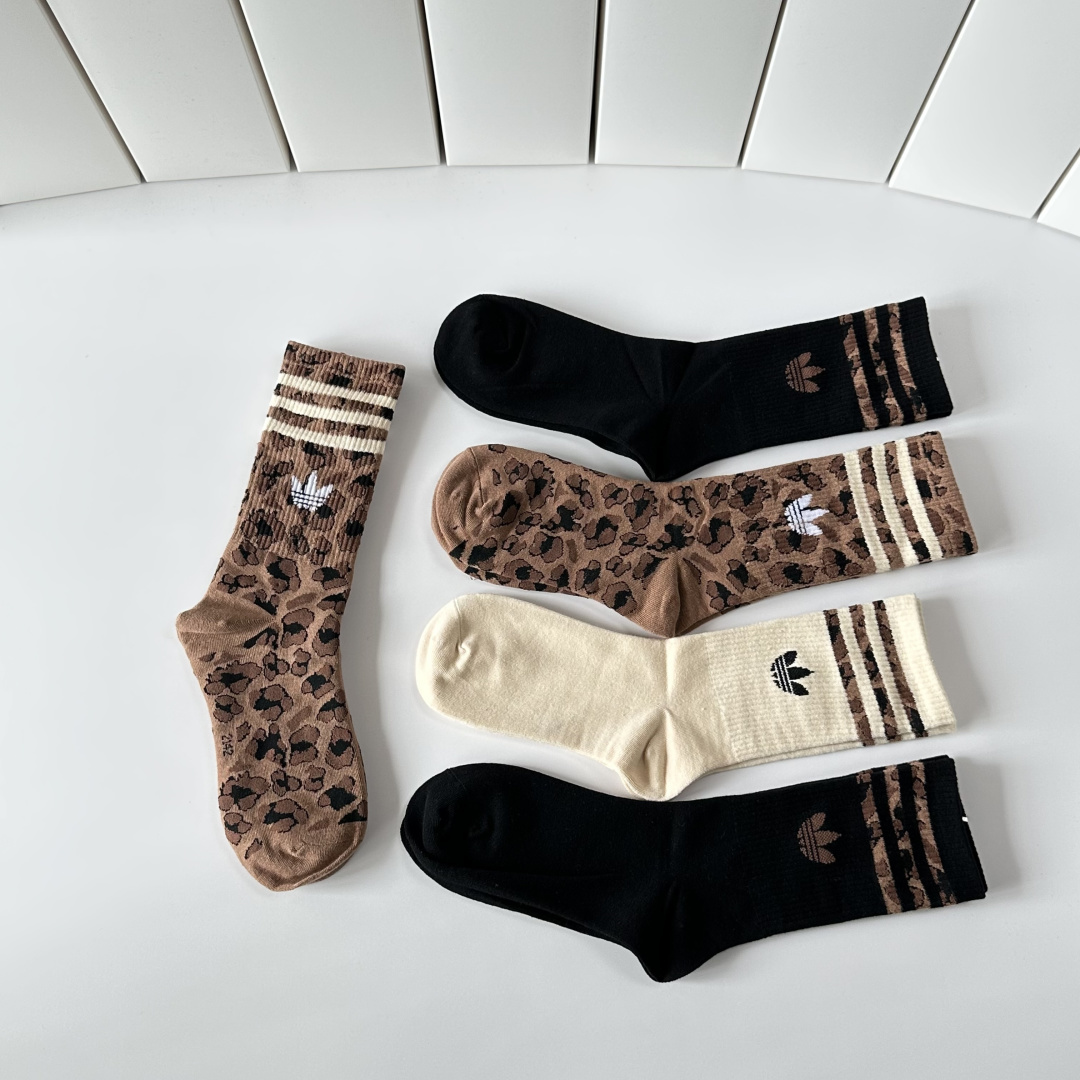 💛配专柜包装adidas（阿迪达斯）新款三叶草中长款堆堆袜袜子！一盒五双，专柜同步筒袜袜子，大牌出街，潮