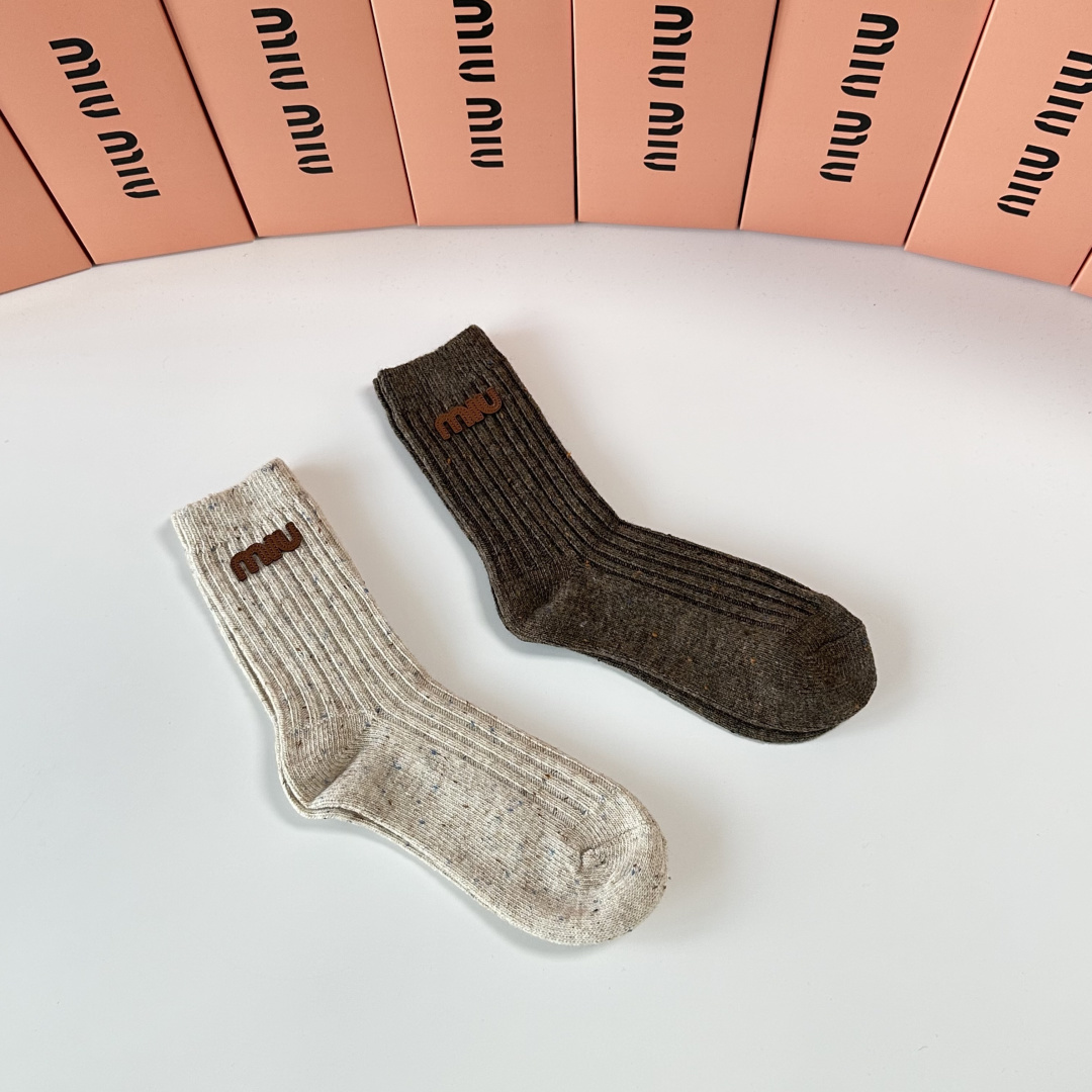 💛配专柜包装MiuMiu（缪缪）新款羊绒堆堆袜袜子！一盒两双，专柜同步款袜子，💛大牌出街，潮人必备🔥超好