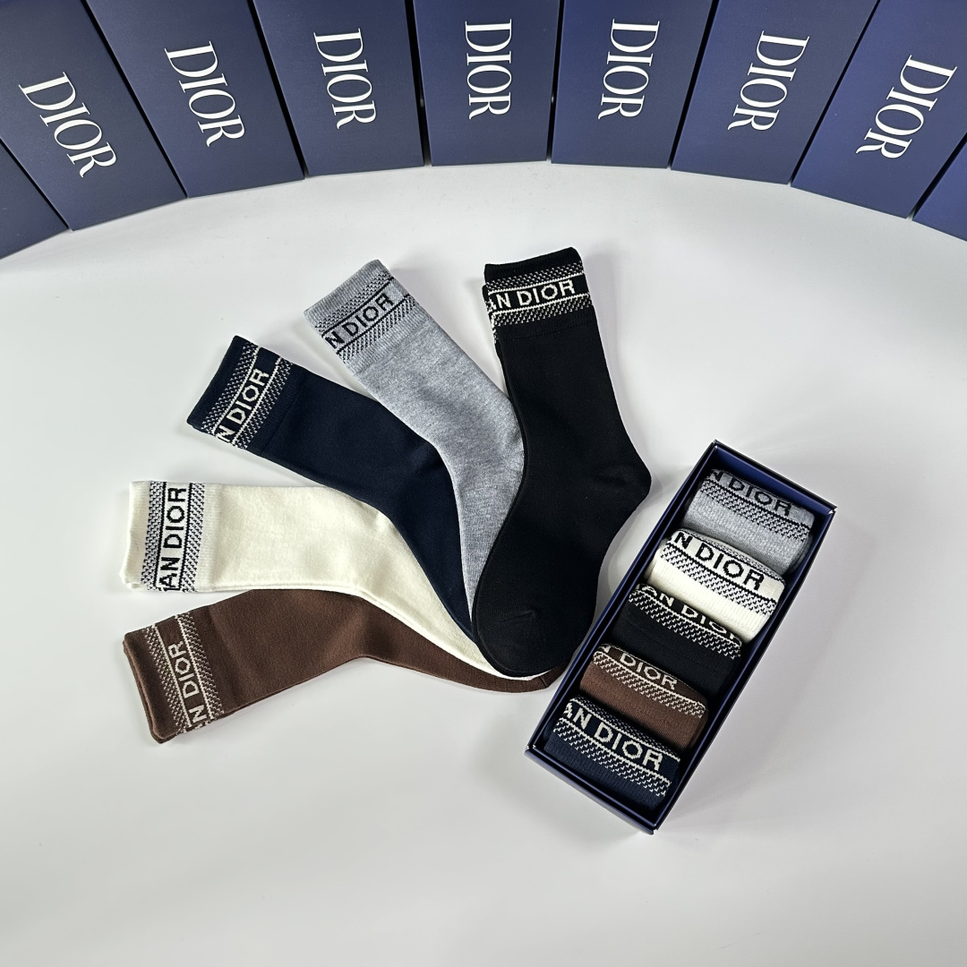 💛配专柜包装DIOR (迪奥) 新款羊绒中长款堆堆袜袜子！一盒五双，专柜同步筒袜袜子，💛大牌出街，潮人必