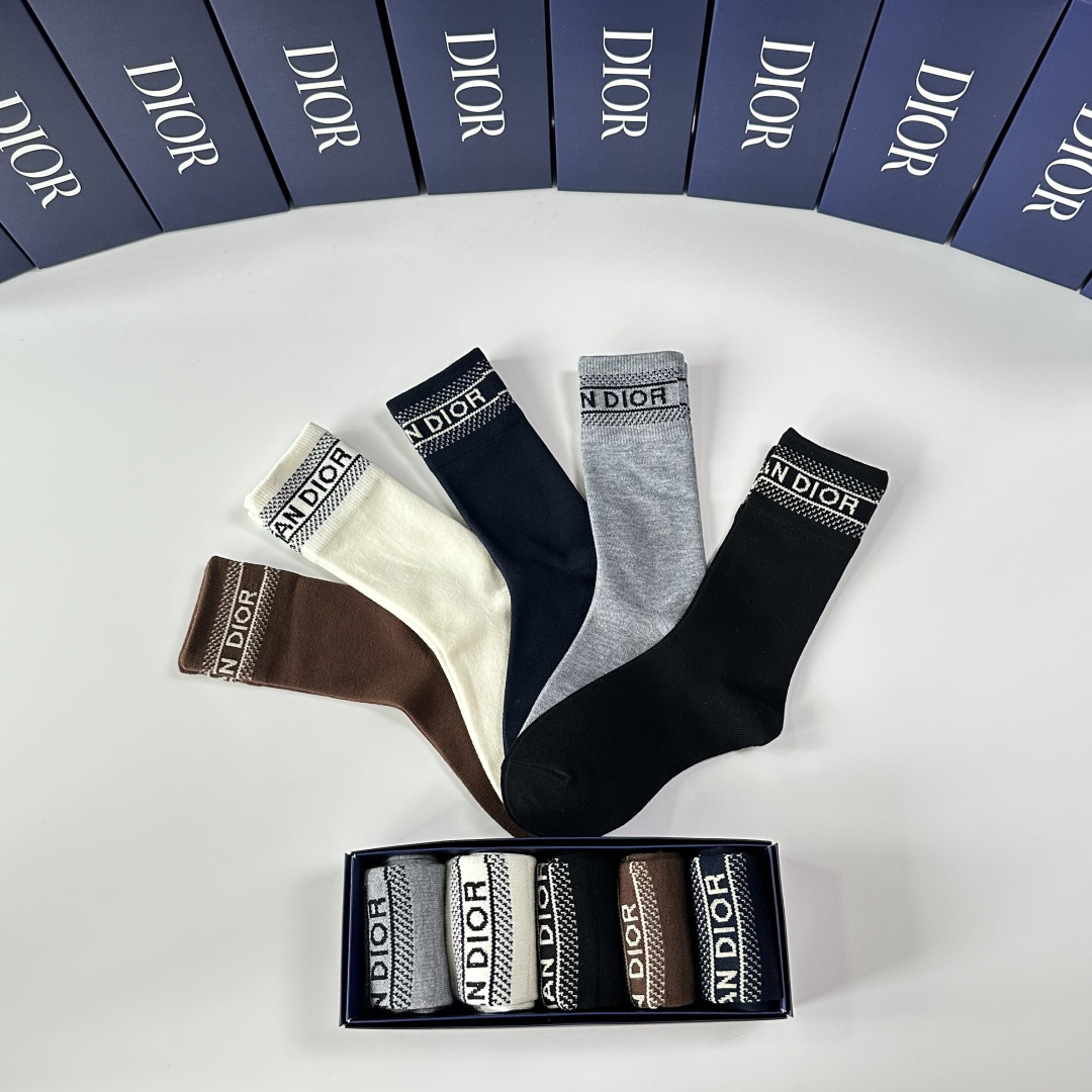💛配专柜包装DIOR (迪奥) 新款羊绒中长款堆堆袜袜子！一盒五双，专柜同步筒袜袜子，💛大牌出街，潮人必