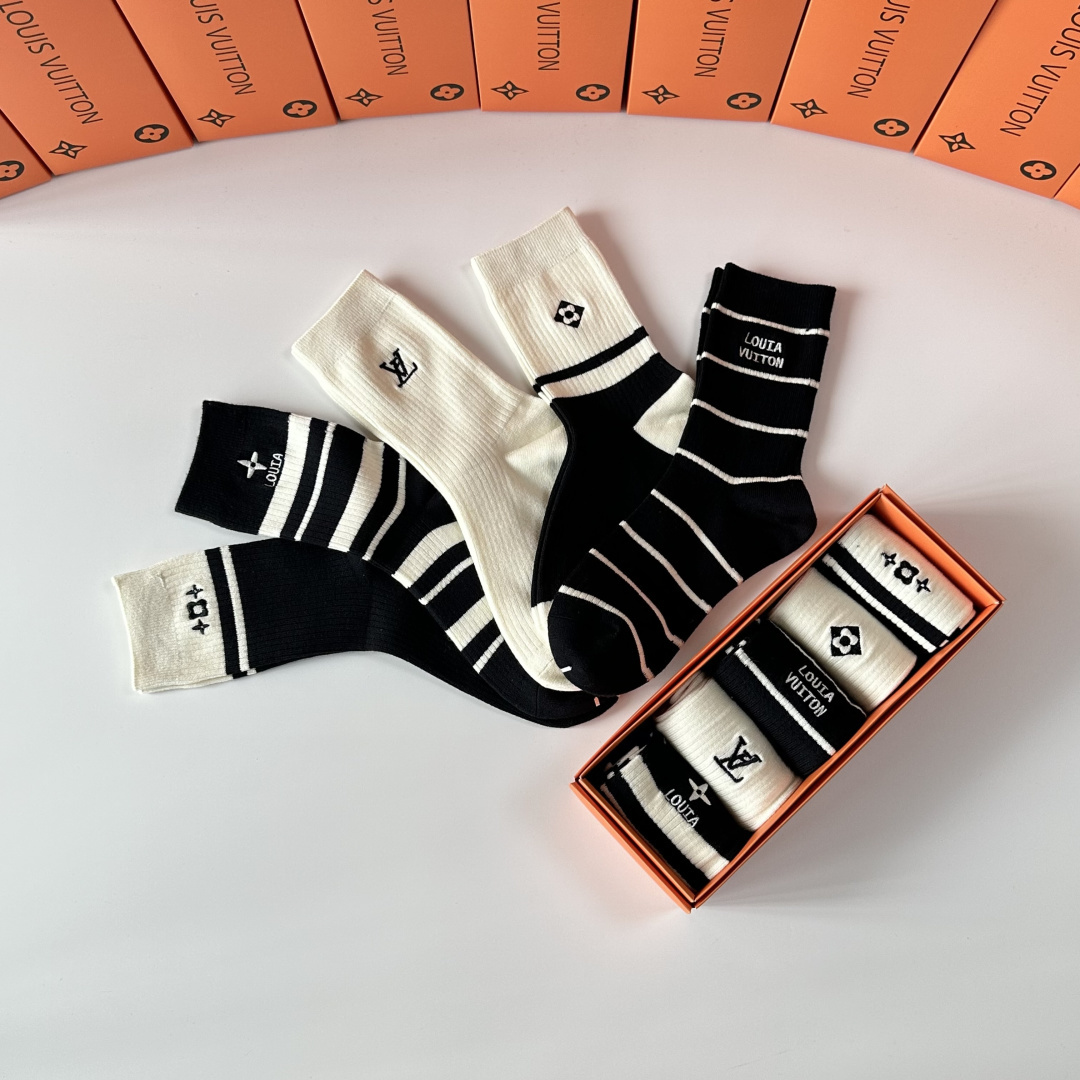 💛配包装LV（路易威登）新款羊毛刺绣中长款堆堆袜袜子！一盒五双， 专柜同步筒款袜子，💛大牌出街，潮人必备