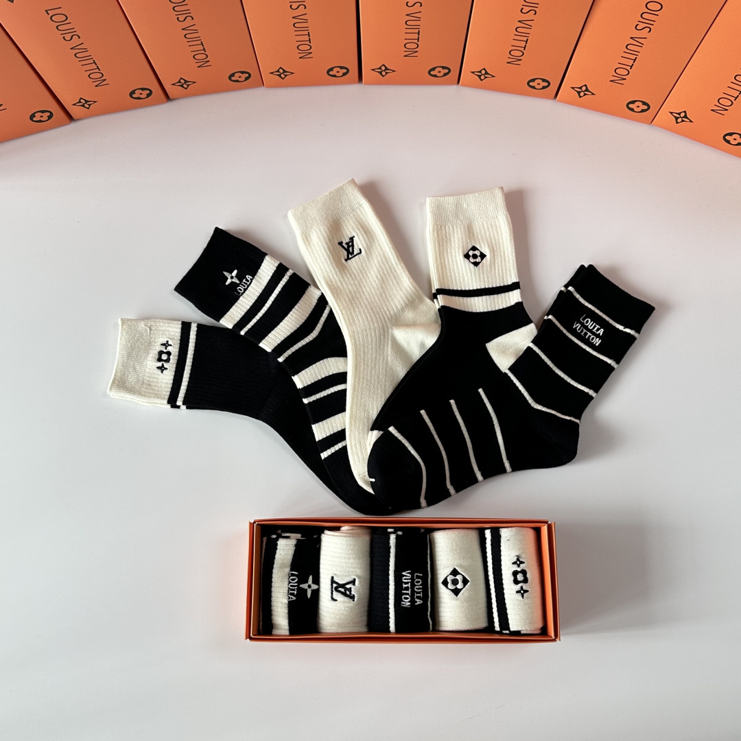 💛配包装LV（路易威登）新款羊毛刺绣中长款堆堆袜袜子！一盒五双， 专柜同步筒款袜子，💛大牌出街，潮人必备