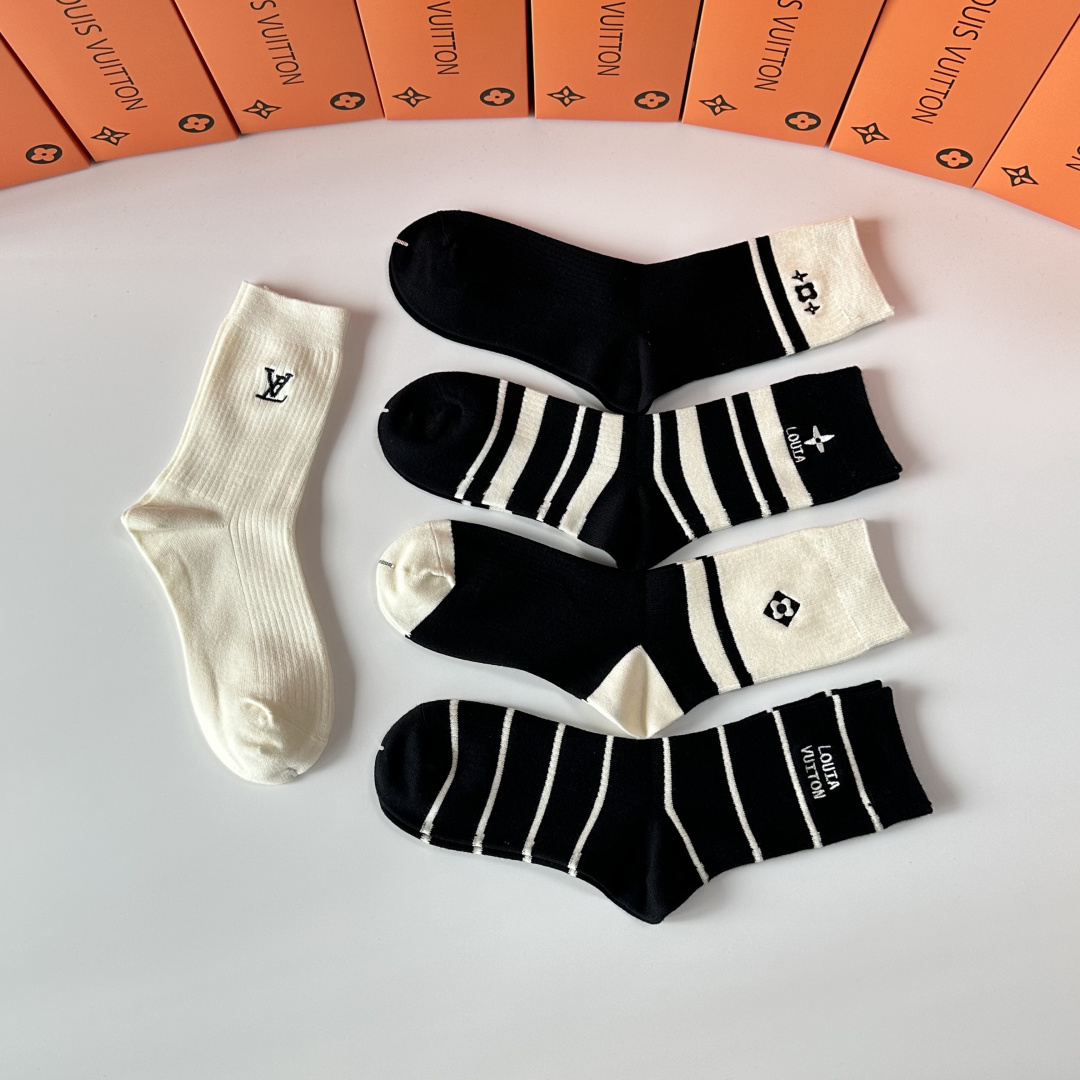 💛配包装LV（路易威登）新款羊毛刺绣中长款堆堆袜袜子！一盒五双， 专柜同步筒款袜子，💛大牌出街，潮人必备