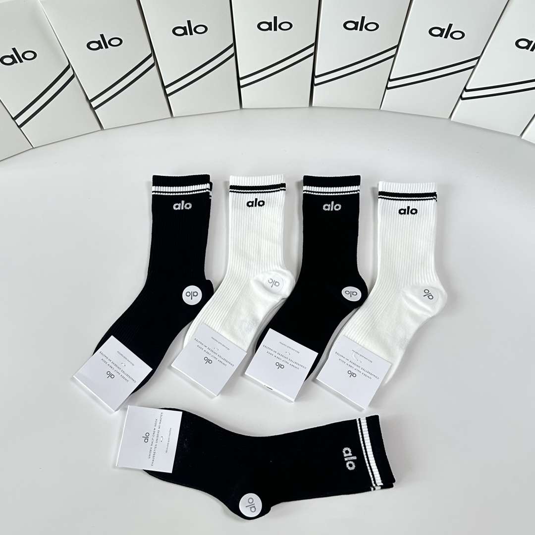 💛配包装ALO 新款中长款堆堆袜袜子！一盒五双， 专柜同步筒款袜子，💛大牌出街，潮人必备🔥超好搭