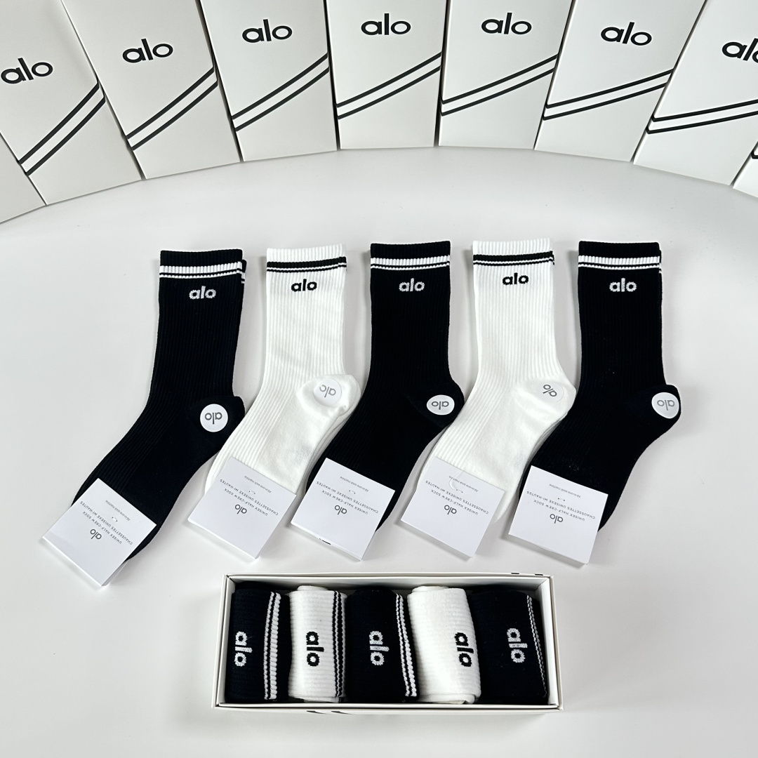 💛配包装ALO 新款中长款堆堆袜袜子！一盒五双， 专柜同步筒款袜子，💛大牌出街，潮人必备🔥超好搭