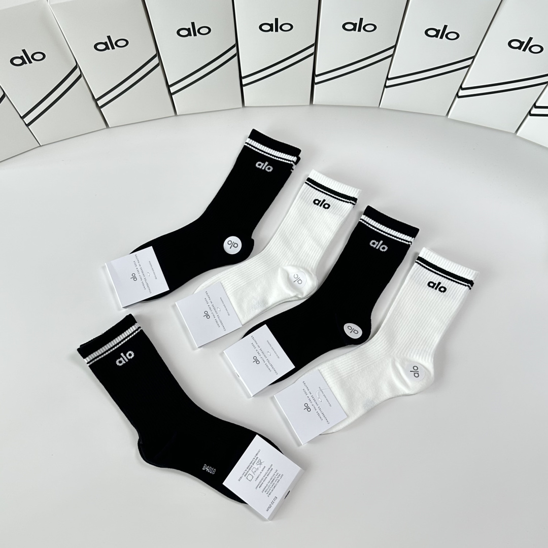 💛配包装ALO 新款中长款堆堆袜袜子！一盒五双， 专柜同步筒款袜子，💛大牌出街，潮人必备🔥超好搭