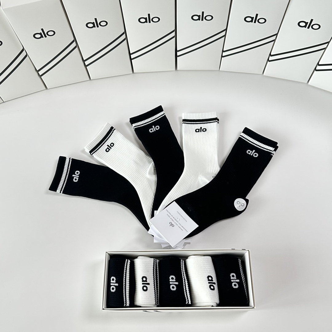 💛配包装ALO 新款中长款堆堆袜袜子！一盒五双， 专柜同步筒款袜子，💛大牌出街，潮人必备🔥超好搭