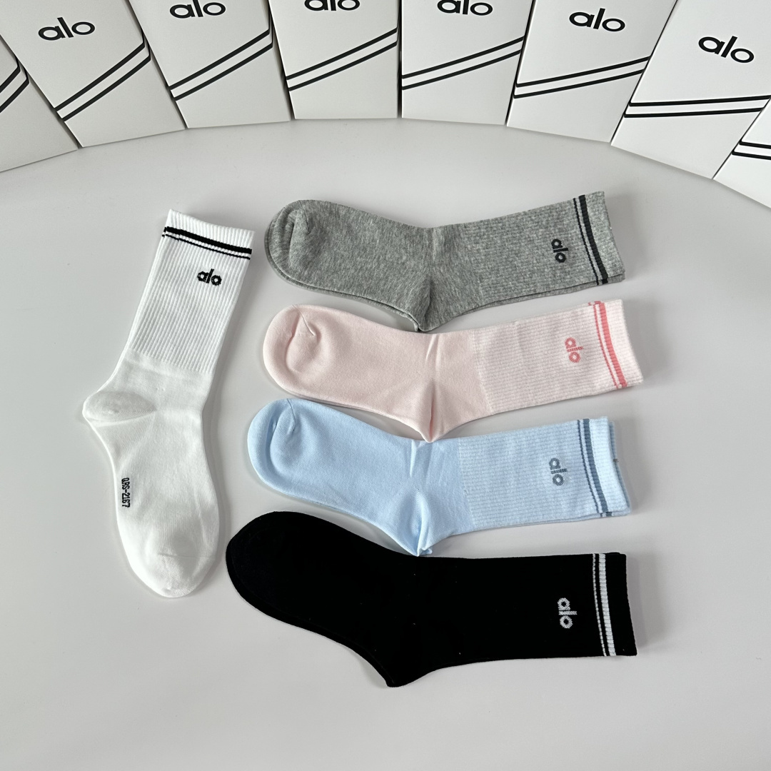 💛配专柜包装ALO 新款中长款堆堆袜袜子！一盒五双，专柜同步筒袜袜子，💛大牌出街，潮人必备🔥超好搭。