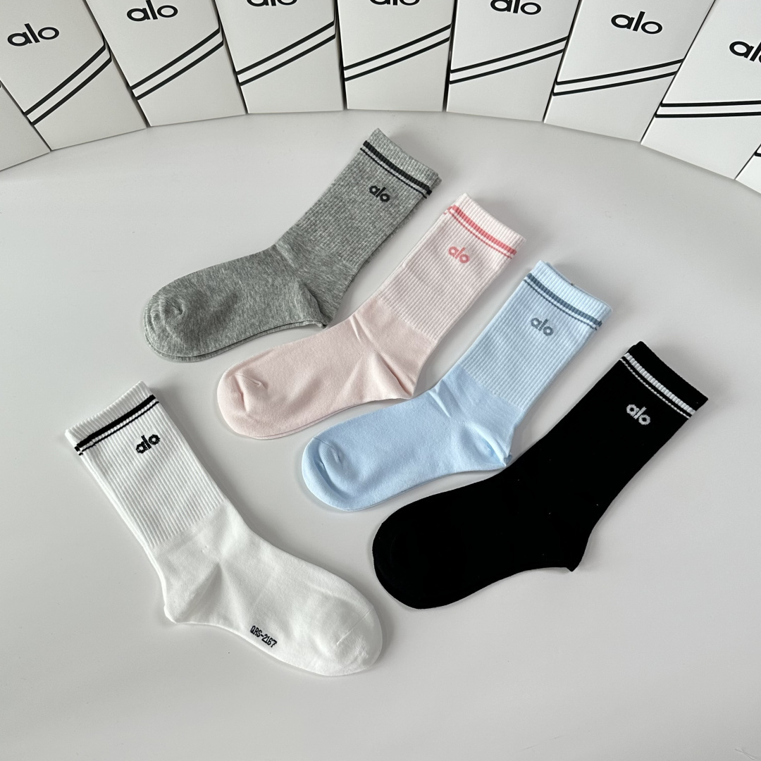 💛配专柜包装ALO 新款中长款堆堆袜袜子！一盒五双，专柜同步筒袜袜子，💛大牌出街，潮人必备🔥超好搭。