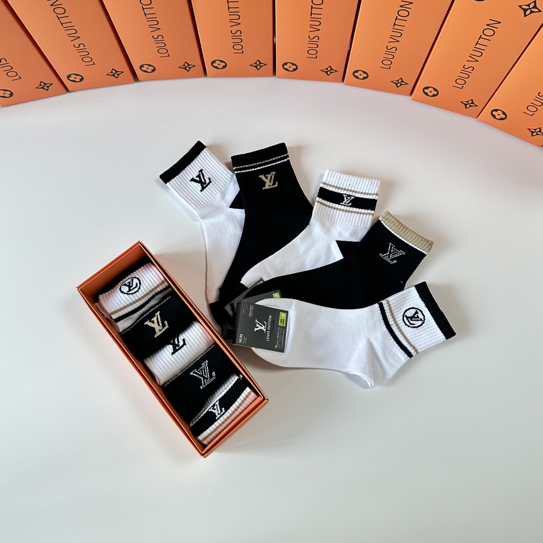 💛配包装MiuMiu（缪缪）新款中长款堆堆袜袜子！一盒五双， 专柜同步筒款袜子，💛大牌出街，潮人必备🔥超