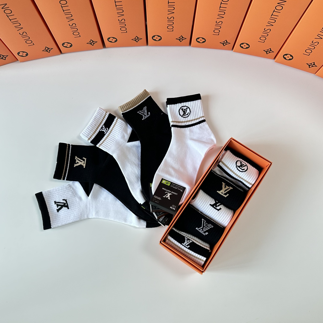 💛配包装MiuMiu（缪缪）新款中长款堆堆袜袜子！一盒五双， 专柜同步筒款袜子，💛大牌出街，潮人必备🔥超