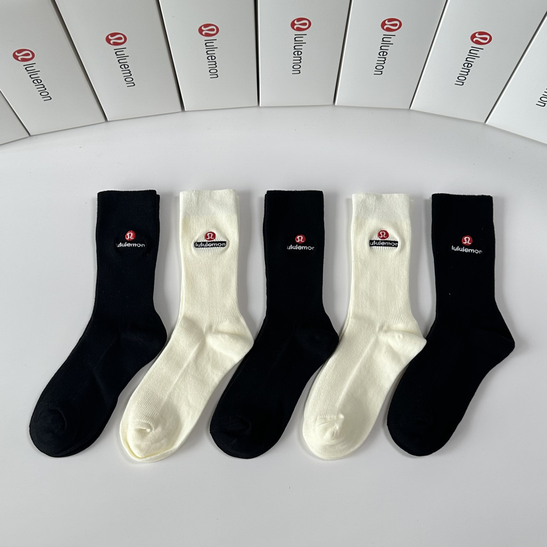 NO:640542,Specially packaged lululemon's new cashmere embroidered mid-length pile socks!  Five pairs in a box, synchronized tube socks at the counter, big brands going out on the street, must-have socks for fashionistas, stockings, socks, socks19860909特 配包装 lululemon 新款羊绒刺绣中长款堆堆袜袜子！一盒五双, 专柜同步筒款袜子,大牌出街,潮人必备超好搭袜子,丝袜,袜子,socks,accessory