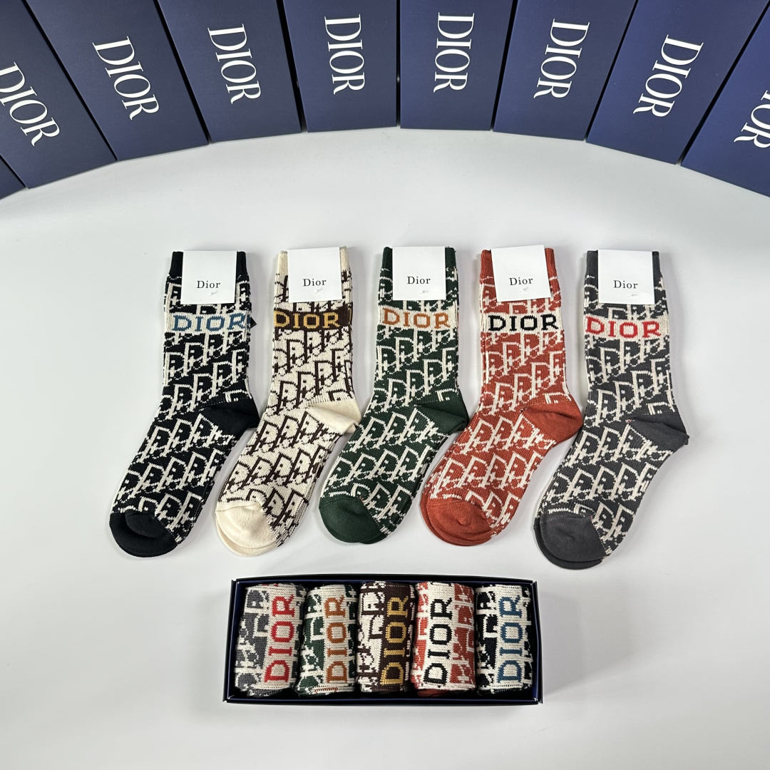 💛配专柜包装DIOR（迪奥）新款双针中长款堆堆袜袜子！一盒五双，专柜同步筒袜袜子，💛大牌出街，潮人必备🔥