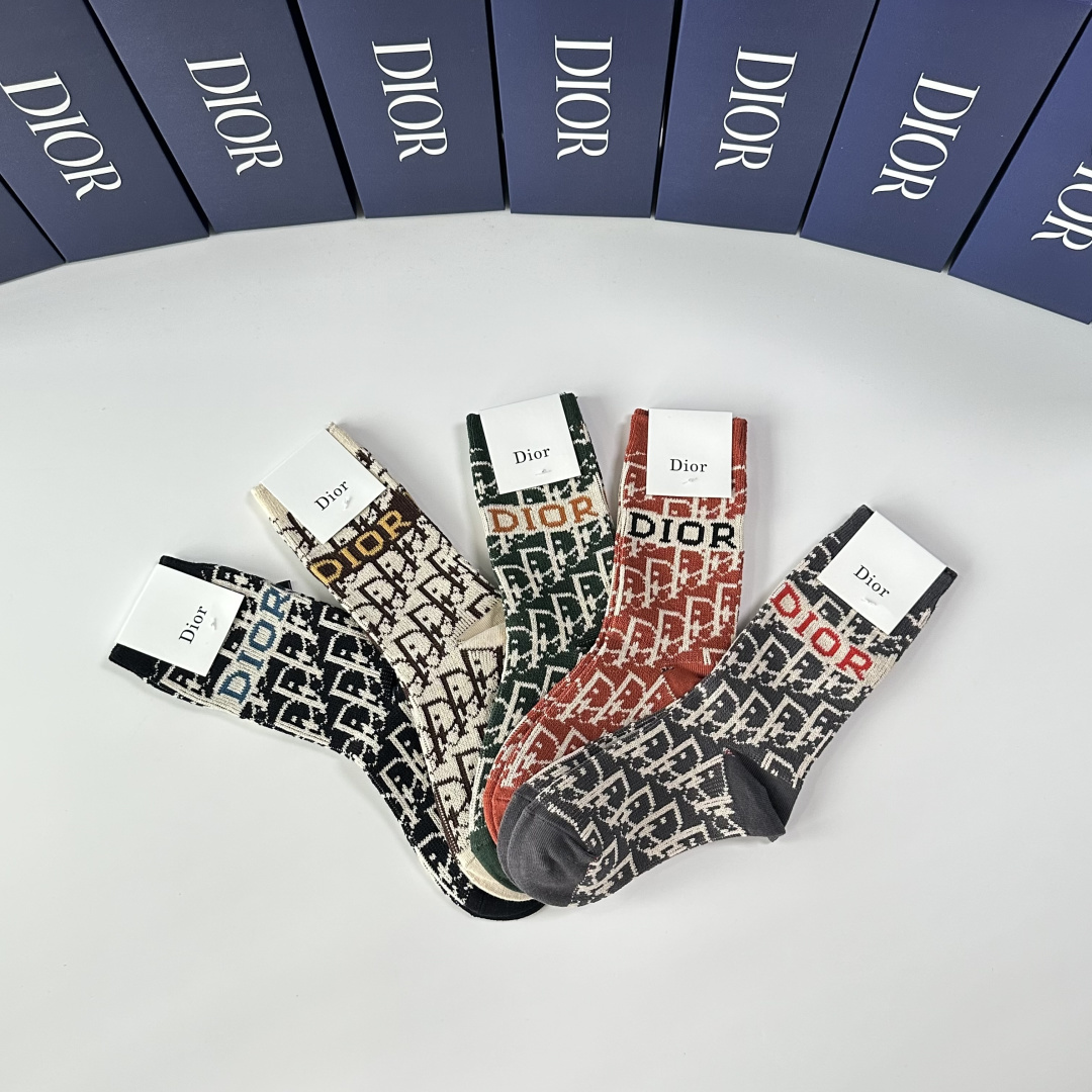 💛配专柜包装DIOR（迪奥）新款双针中长款堆堆袜袜子！一盒五双，专柜同步筒袜袜子，💛大牌出街，潮人必备🔥