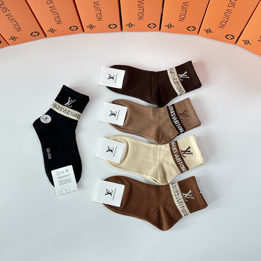 💛配专柜包装LV（路易威登）新款中长款堆堆袜袜子！一盒五双，专柜同步筒袜袜子，💛大牌出街，潮人必备🔥超好