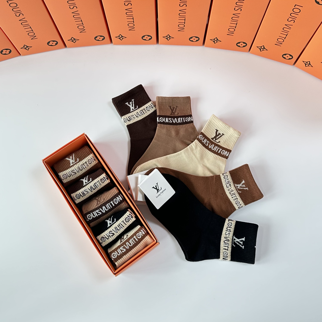 💛配专柜包装LV（路易威登）新款中长款堆堆袜袜子！一盒五双，专柜同步筒袜袜子，💛大牌出街，潮人必备🔥超好