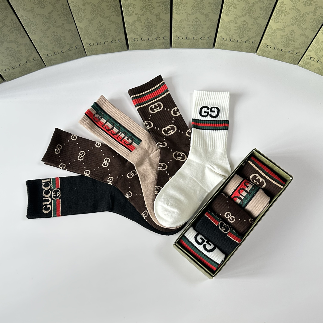 💛配包装Gucci（古驰）新款中长款堆堆袜袜子！一盒五双， 专柜同步筒款袜子，💛大牌出街，潮人必备🔥超好