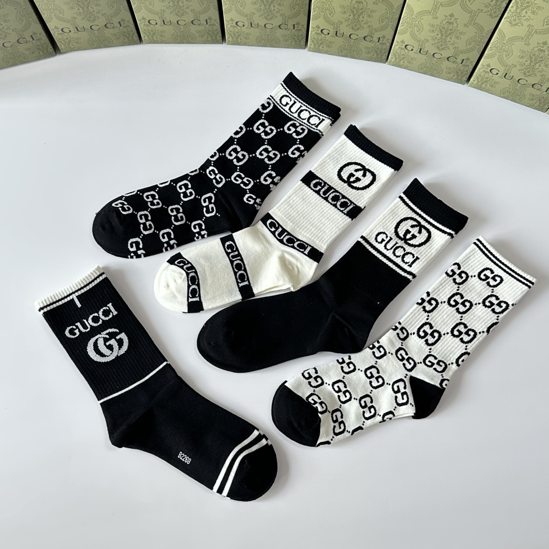 💛配包装Gucci（古驰）新款经典中长款堆堆袜袜子！一盒五双， 专柜同步筒袜袜子，💛大牌出街，潮人必备🔥