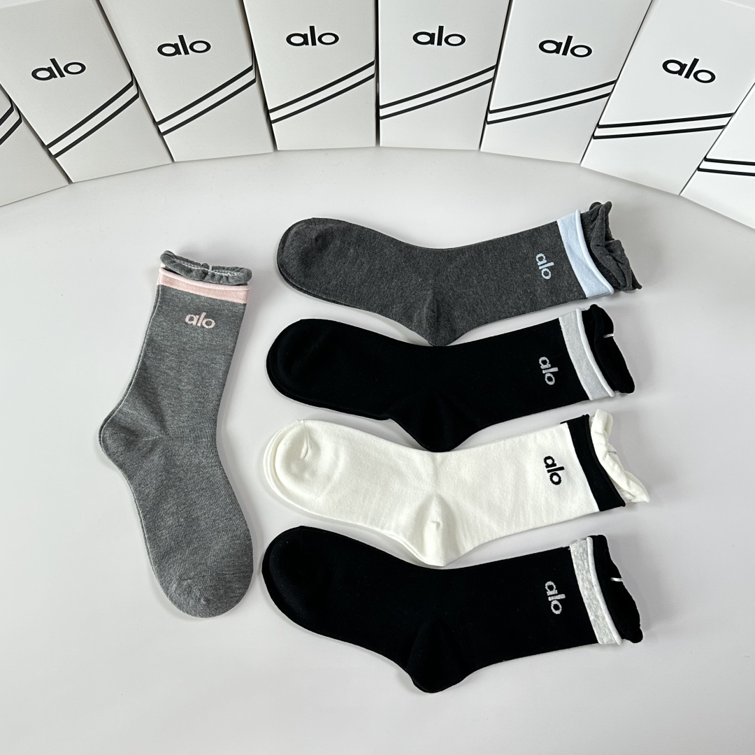 💛配专柜包装ALO 新款双针中长款堆堆袜袜子！一盒五双，专柜同步筒袜袜子，💛大牌出街，潮人必备🔥超好搭。