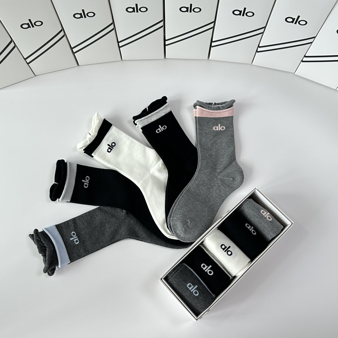 💛配专柜包装ALO 新款双针中长款堆堆袜袜子！一盒五双，专柜同步筒袜袜子，💛大牌出街，潮人必备🔥超好搭。