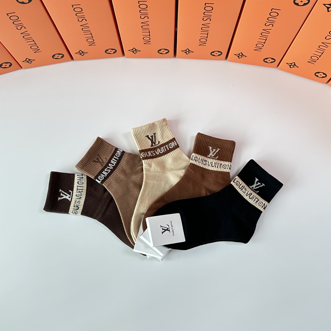 💛配专柜包装LV（路易威登）新款中长款堆堆袜袜子！一盒五双，专柜同步筒袜袜子，💛大牌出街，潮人必备🔥超好