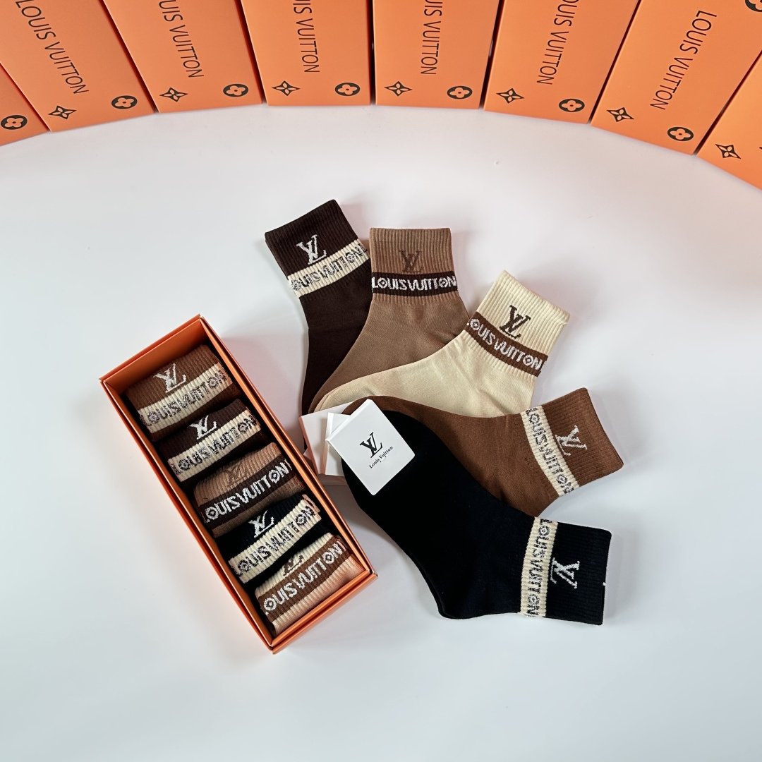 💛配专柜包装LV（路易威登）新款中长款堆堆袜袜子！一盒五双，专柜同步筒袜袜子，💛大牌出街，潮人必备🔥超好