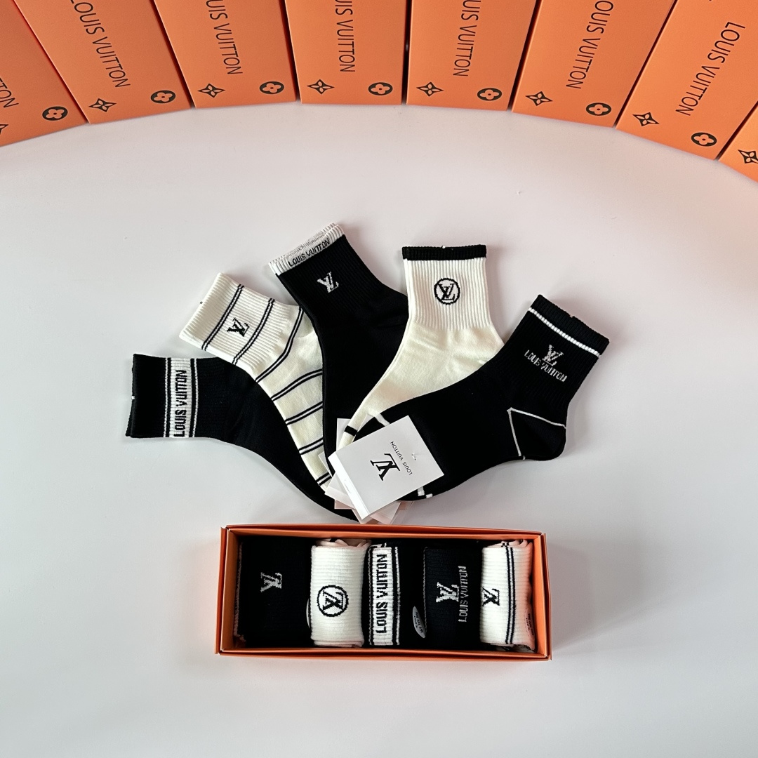 💛配专柜包装LV（路易威登）新款中长款堆堆袜袜子！一盒五双，专柜同步筒袜袜子，💛大牌出街，潮人必备🔥超好