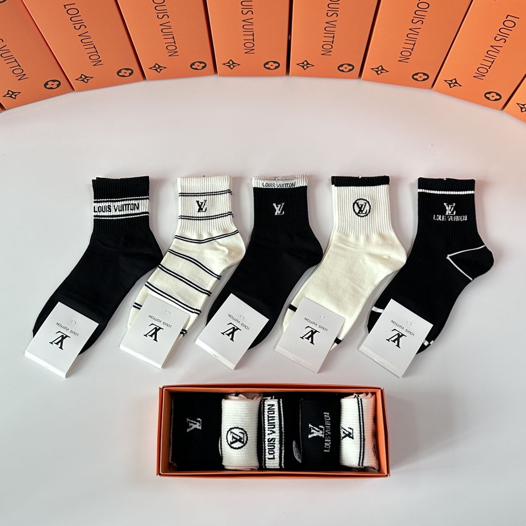 💛配专柜包装LV（路易威登）新款中长款堆堆袜袜子！一盒五双，专柜同步筒袜袜子，💛大牌出街，潮人必备🔥超好