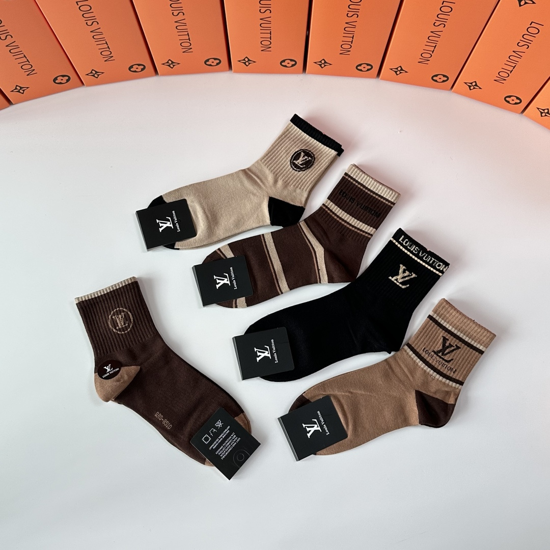 💛配专柜包装LV（路易威登）新款中长款堆堆袜袜子！一盒五双，专柜同步筒袜袜子，💛大牌出街，潮人必备🔥超好