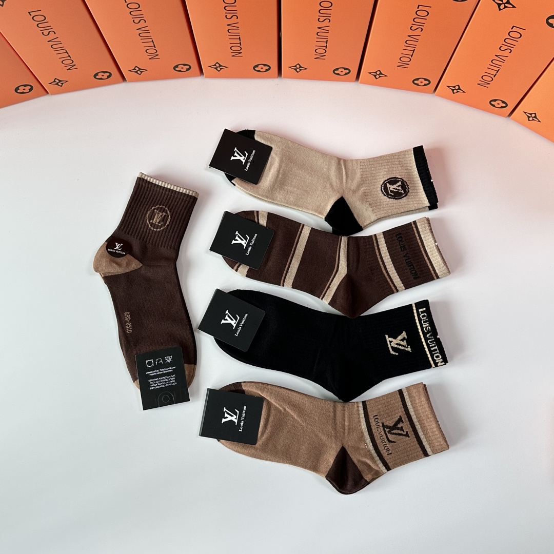 💛配专柜包装LV（路易威登）新款中长款堆堆袜袜子！一盒五双，专柜同步筒袜袜子，💛大牌出街，潮人必备🔥超好